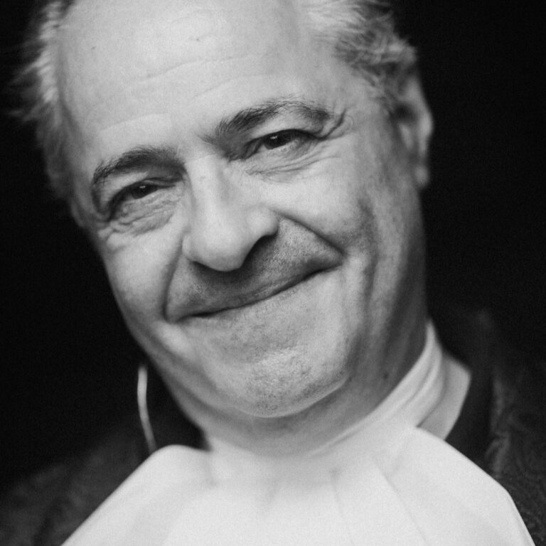 Christian Wessler als Sir Aloys